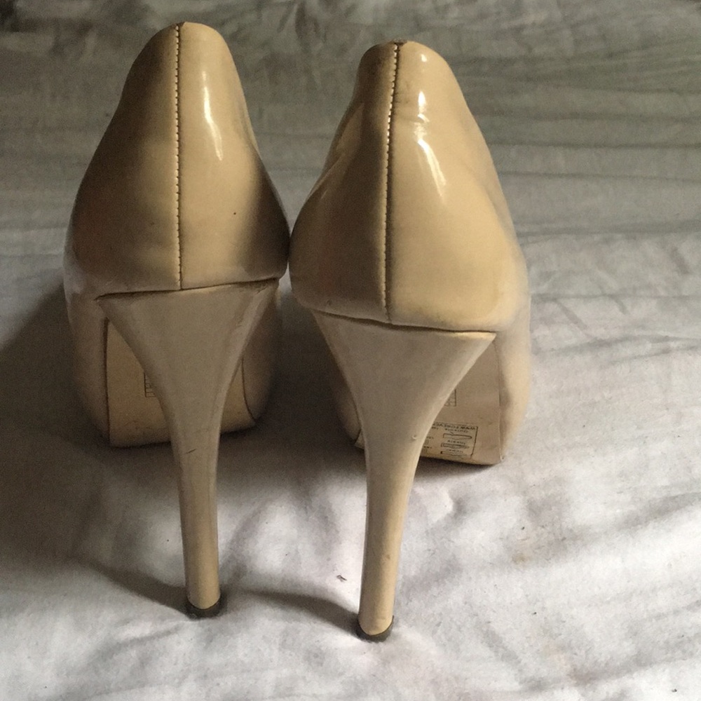 Heels - Picture 4 of 4
